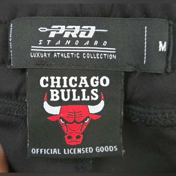 Pro Standard NBA Chicago Bulls Retro 1 "Yellow Ohcre" Track Jacket & Pants Set - Picture 11 of 11